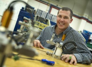 Grant to aid UTA electrical engineer in study of high-voltage insulators