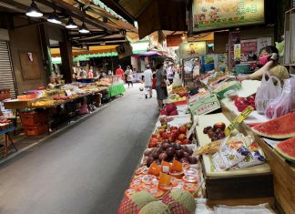 A better understanding of ‘wet markets’ is key to safeguarding human health, biodiversity