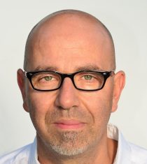 Multiple Sclerosis Twin Study Reveals Non-Heritable Immune Signature