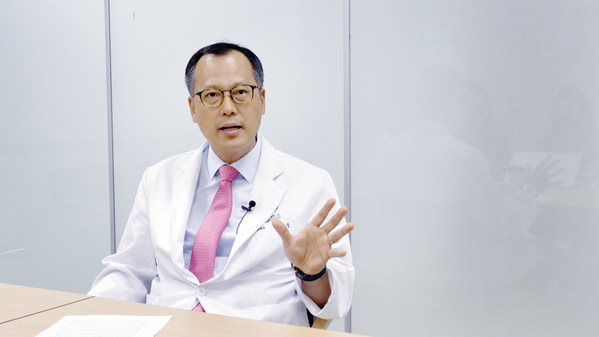 Prof. Cho, head of the lung cancer center at Yonsei Cancer Hospital, “J INTS BIO’s new oral administration 4th generation EGFR TKI ‘JIN-A02’ expected to be a game changer”