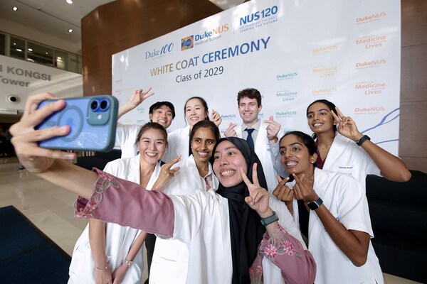 Career-switching professionals, twins and trailblazers: Duke-NUS’ Class of 2029 redefines path to medicine
